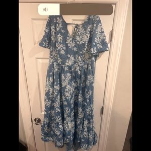 Torrid short sleeve blue and white floral dress maxi